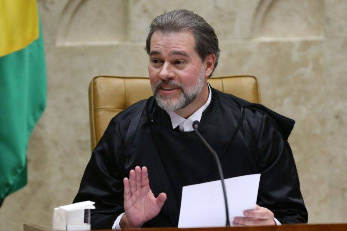 Internado, o ministro Dias Toffoli apresenta melhoras no quadro de saúde