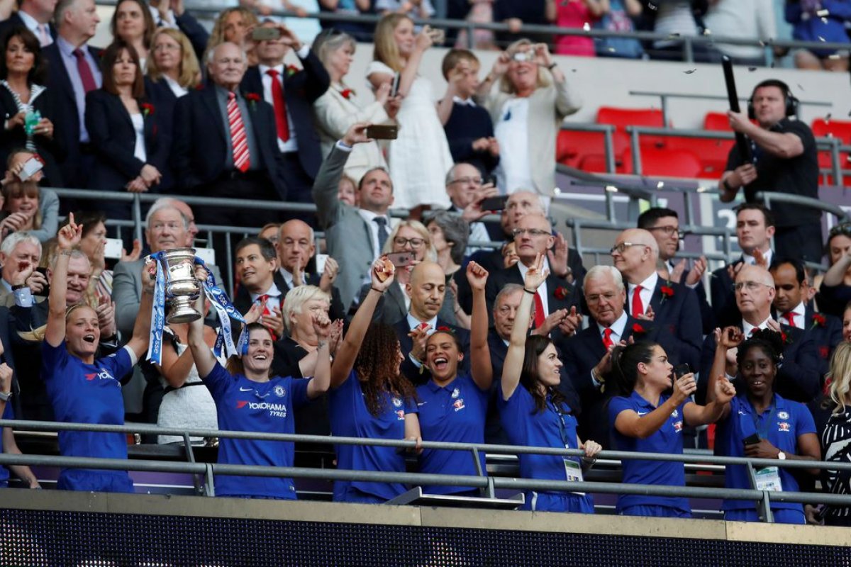 Temporada de futebol feminino na Inglaterra é cancelada