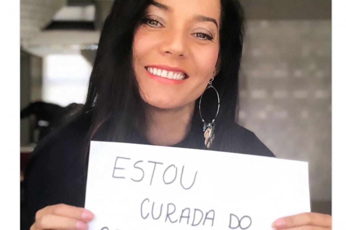 Atriz Monica Carvalho se cura do coronavírus