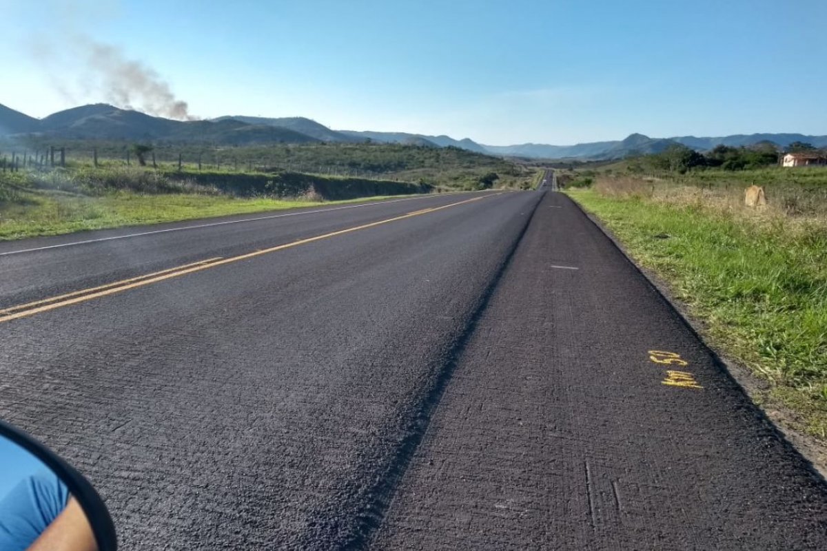 Acidente na BA-263 deixa duas pessoas mortas e três feridas 