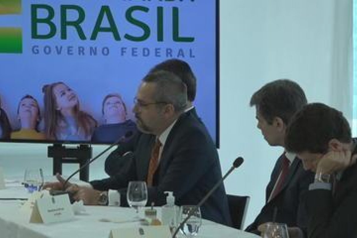 Ministro do STF vê indícios de crimes de injúria e difamação na fala de Weintraub