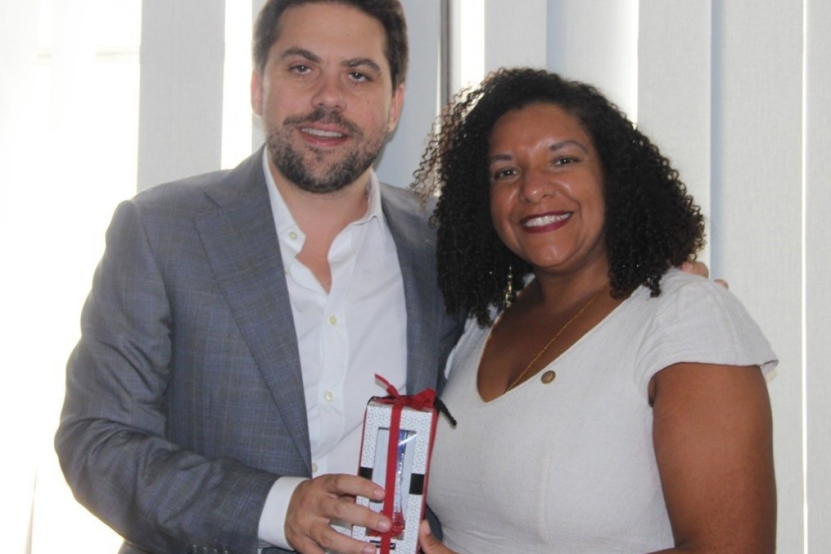 Inauguração de Jardim Marielle Franco, em Paris, é marcada para setembro