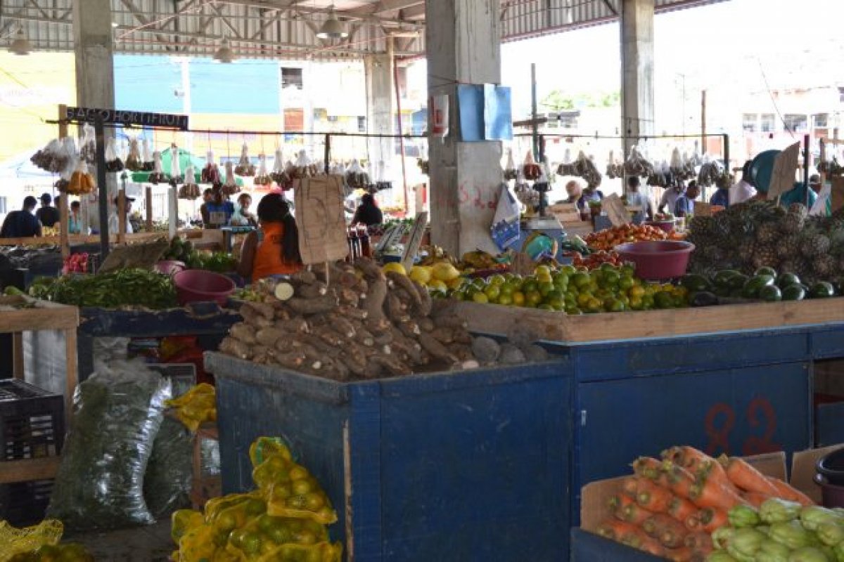 Mulher é morta a tiros dentro de um galpão da Ceasa, em Salvador