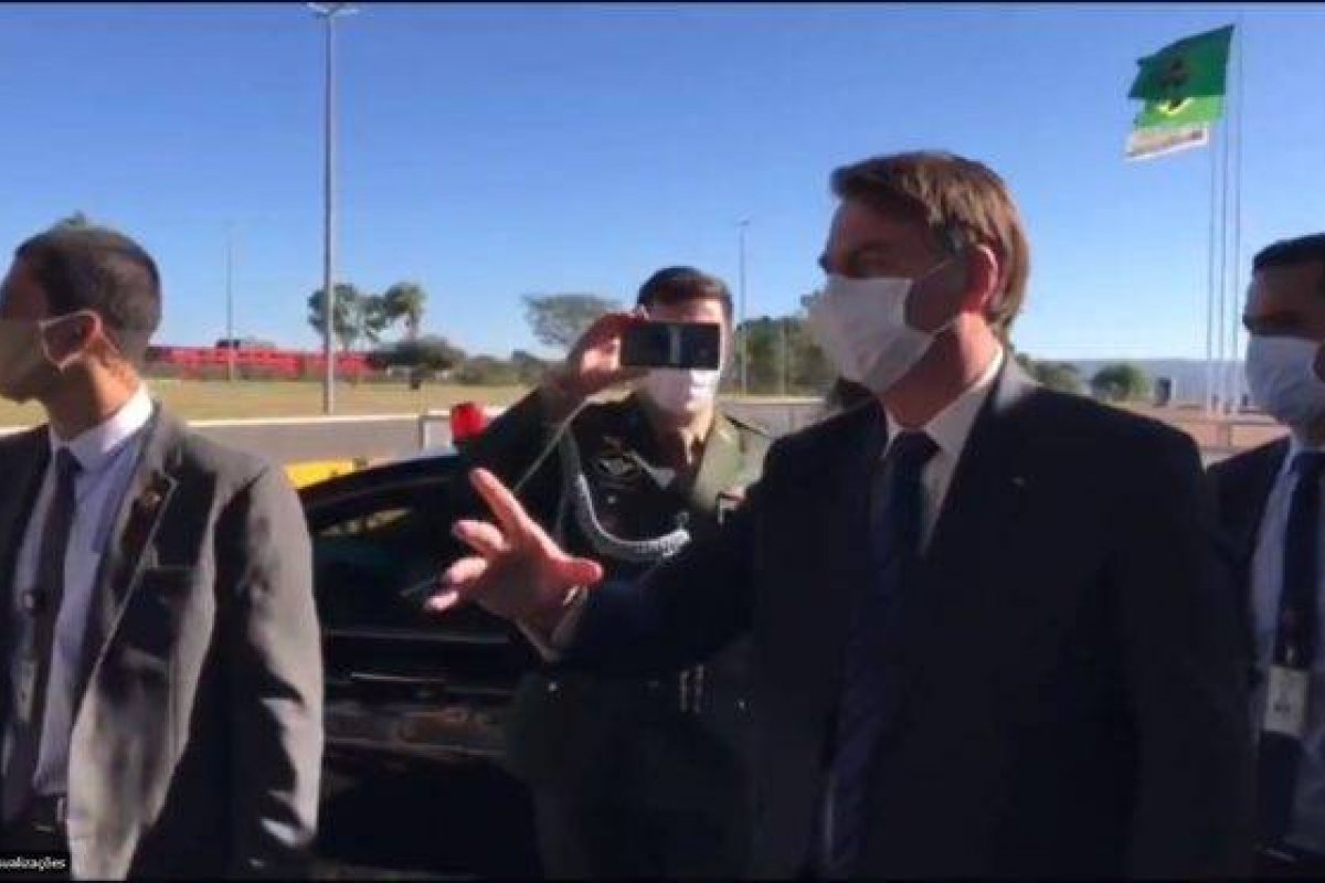 Bolsonaro faz comentários sobre operação da PF e inquérito no STF