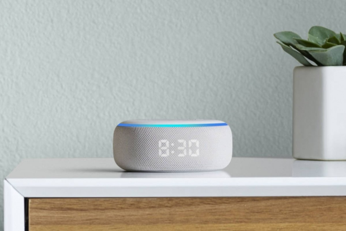 Brasil: Amazon lança caixa de som conectada Echo Dot com relógio