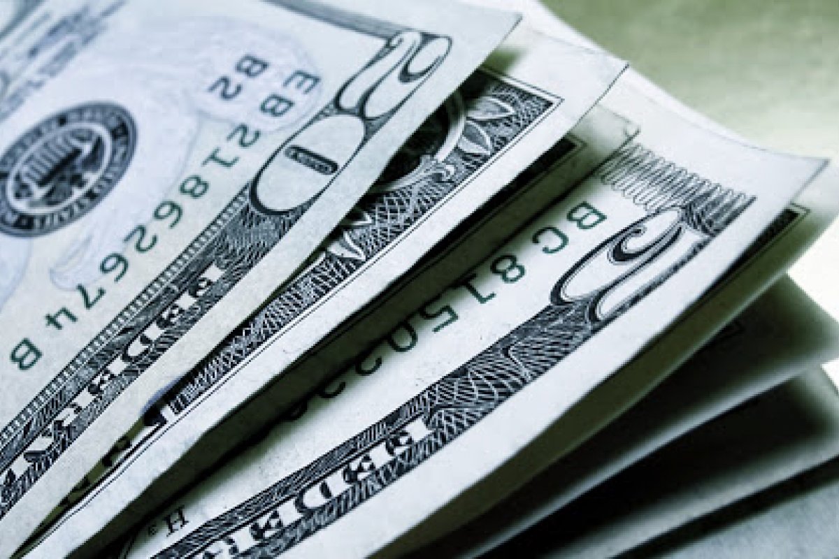 Após seis dias de queda, dólar volta a ser negociado acima de R$ 5,30