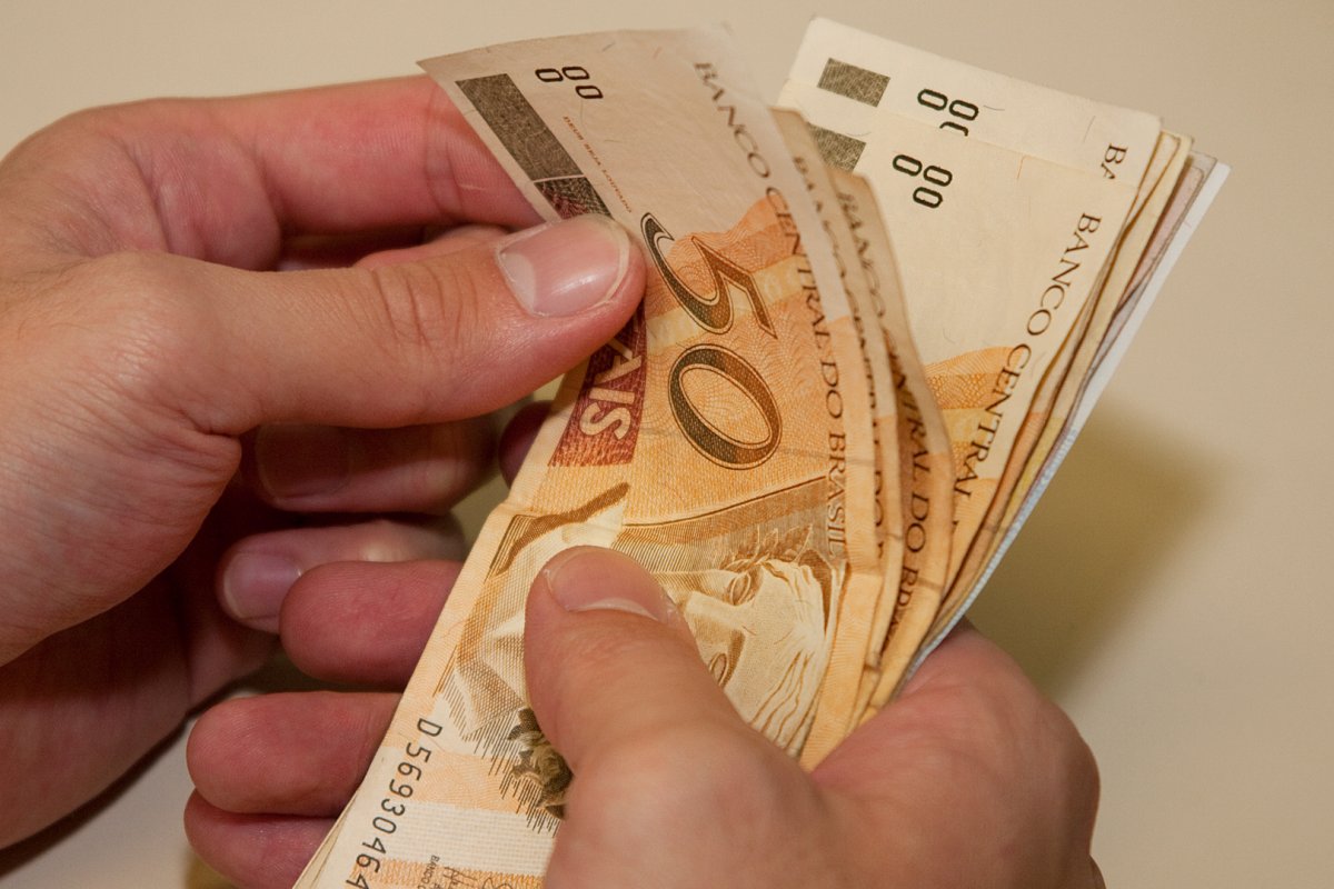 Saque do Pis/Pasep de 2017 deve injetar cerca de R$ 17,5 bilhões à economia brasileira