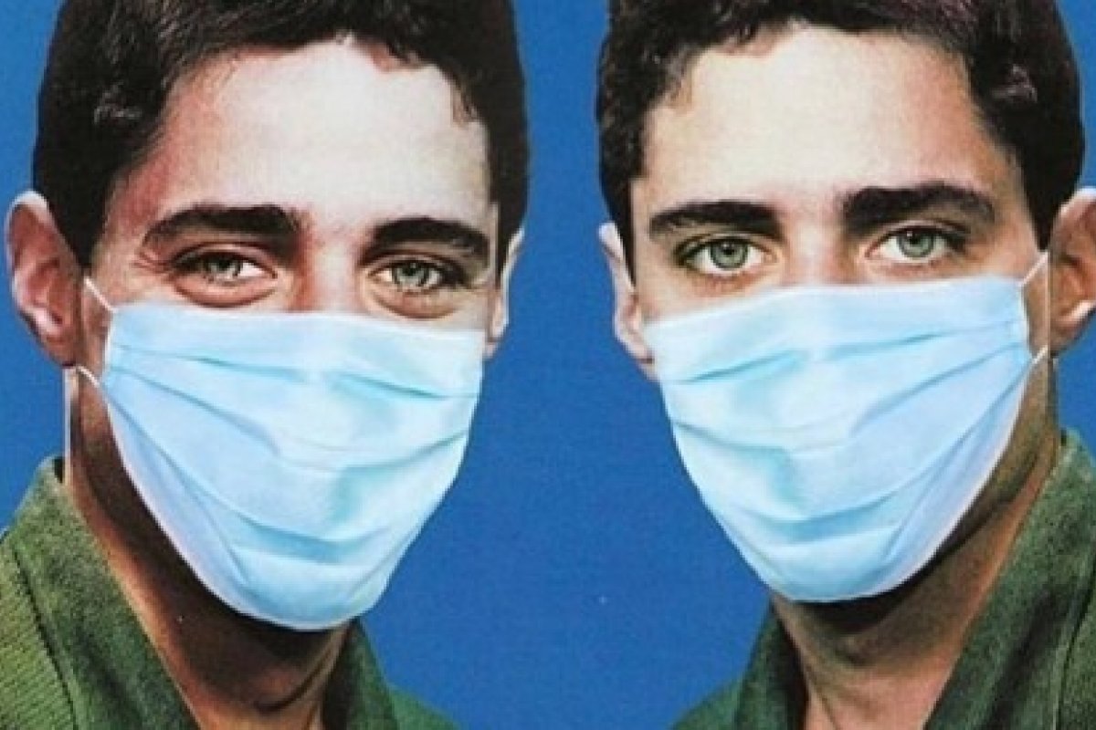 Chico Buarque publica imagem de meme com seu rosto de máscara