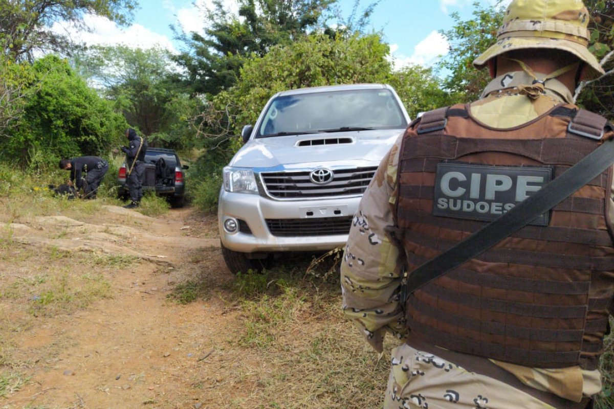 Três homens morrem e dois são presos após tentarem roubar banco em Jacaraci