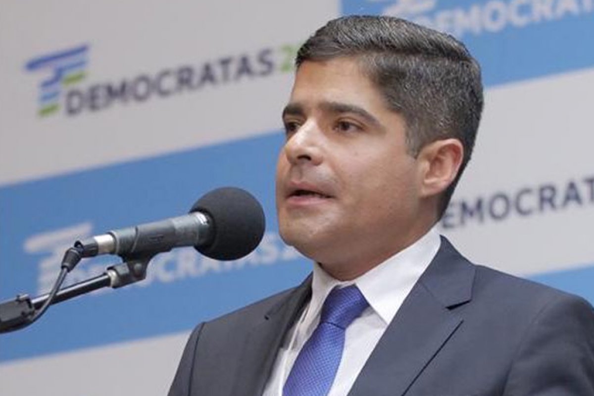 Democratas solta nota vaga sobre momento do Brasil