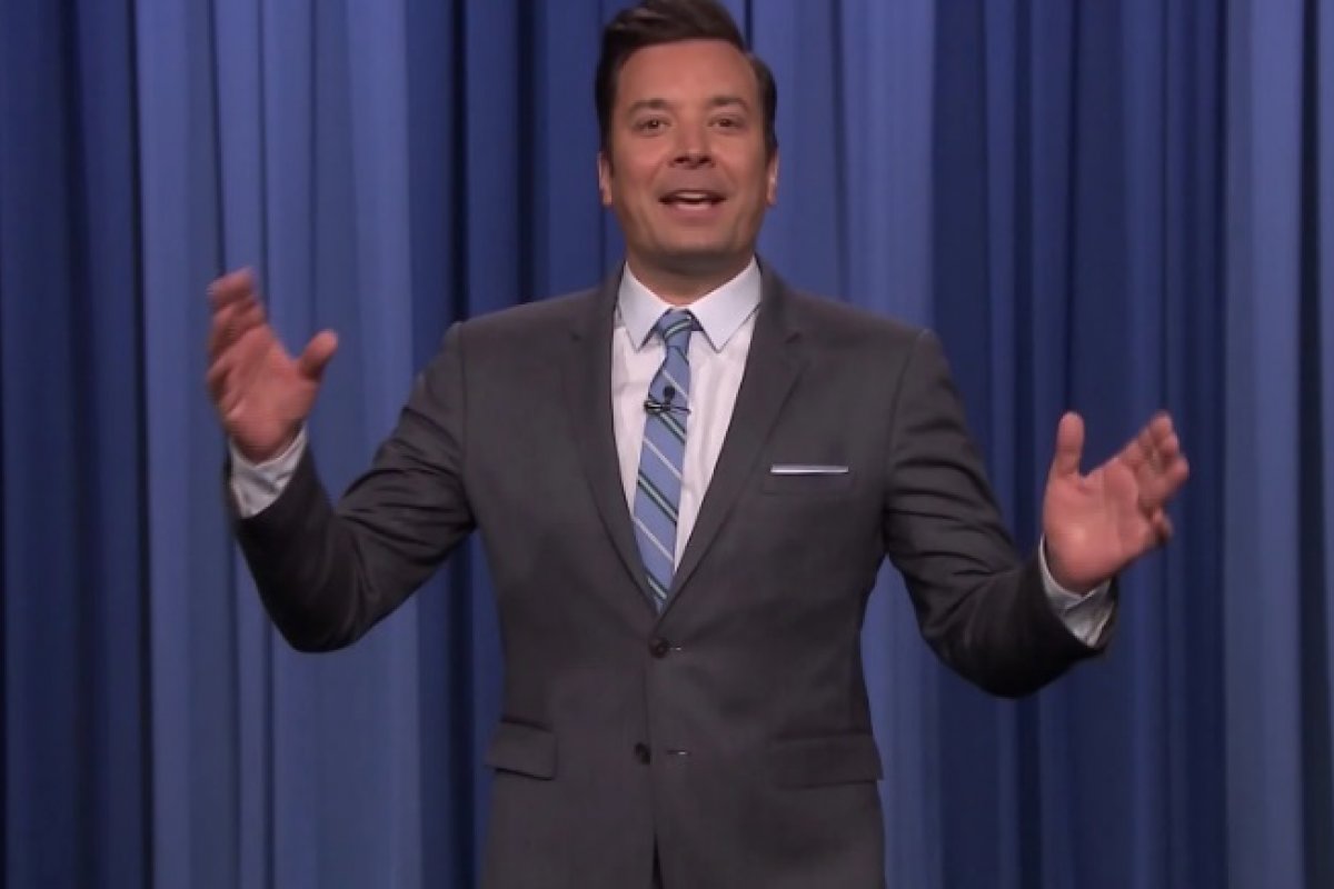 Após 20 anos, apresentador Jimmy Fallon se desculpa por ter feito "blackface" do ator Chris Rock