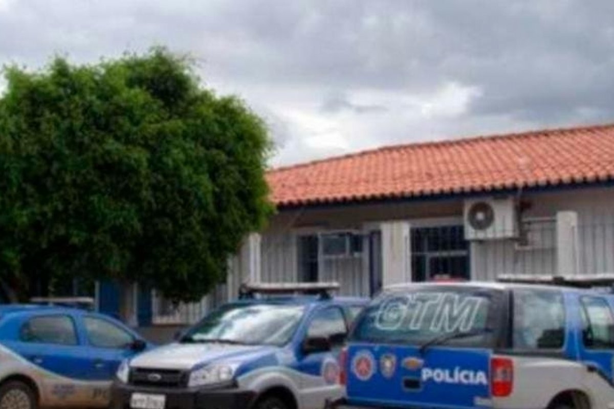 Homem é preso suspeito de atuar ilegalmente como médico em município baiano