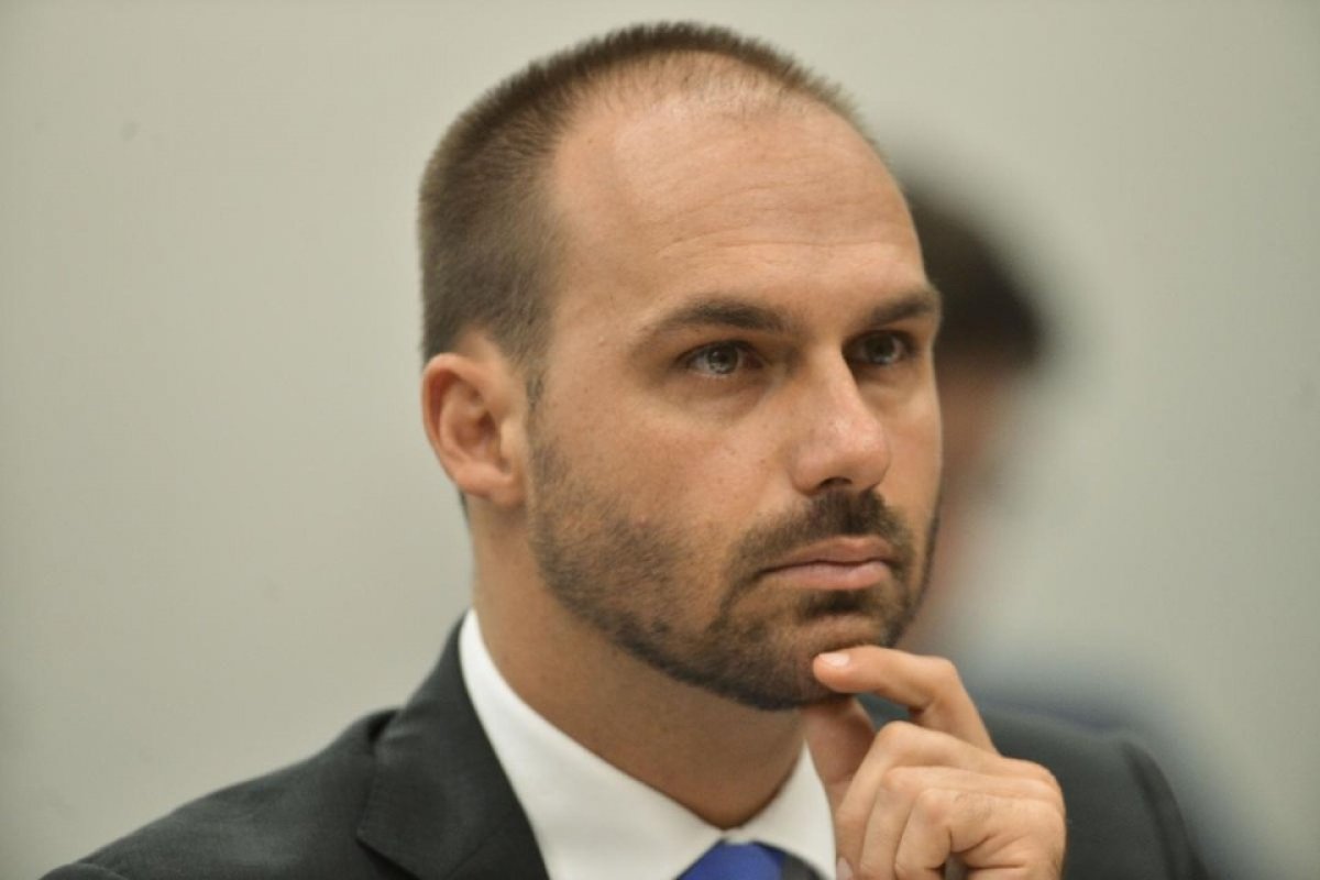 Seis partidos protocolam ação contra Eduardo Bolsonaro no Conselho de Ética