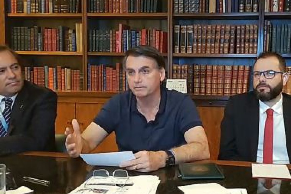 Em live, Bolsonaro confirma que auxílio deve ter quarta parcela 
