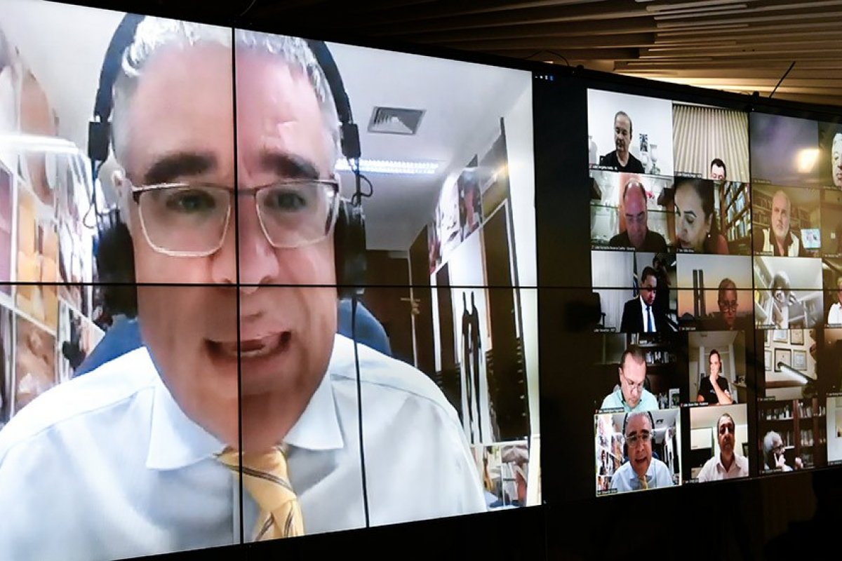 Projeto que abre linha de crédito para profissionais liberais é aprovado no Senado