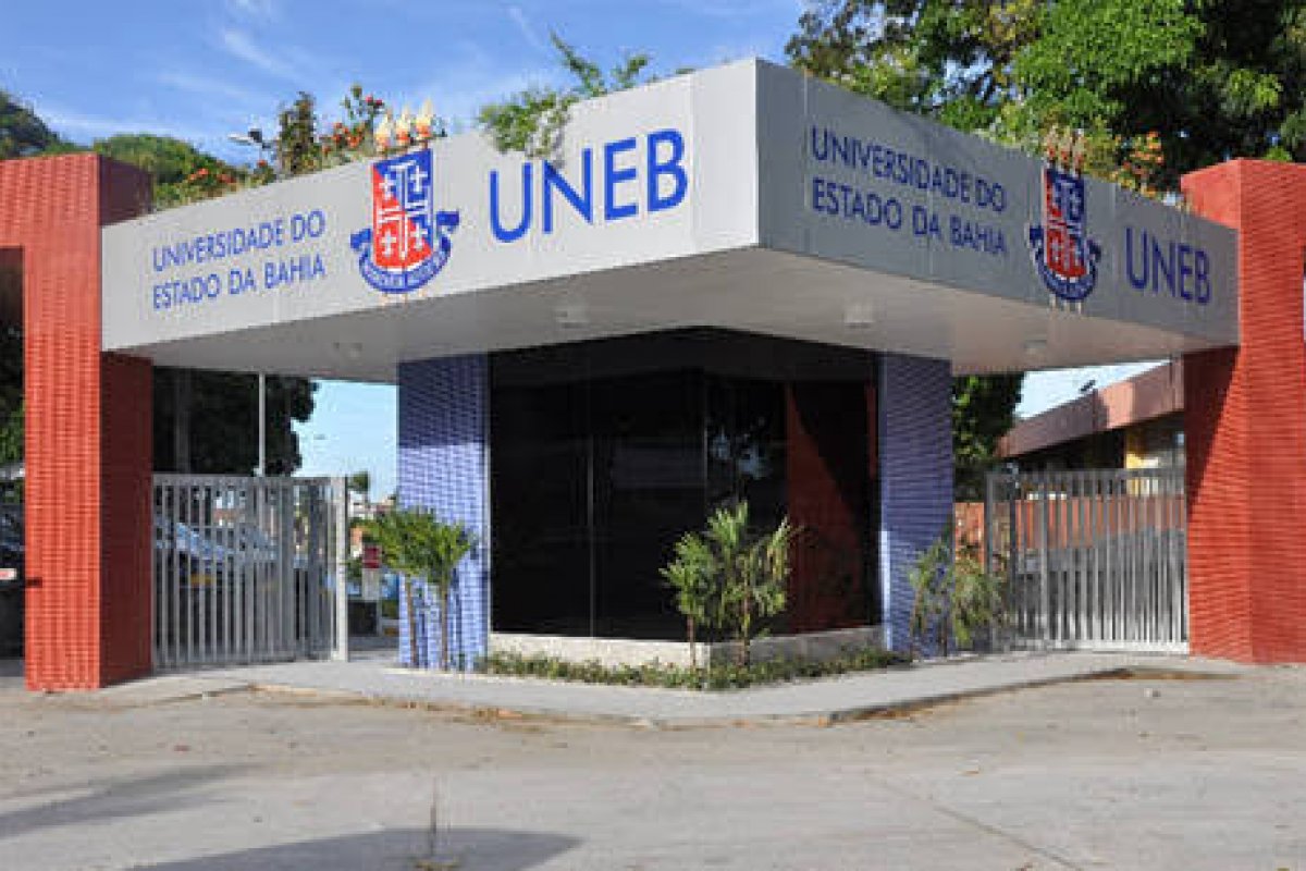 Universidades estaduais baianas aprovam criação de programa para revalidação de diplomas médicos