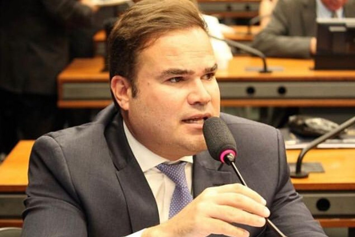 Caca Leão sobre Bolsonaro: "Goste ou não, ele foi eleito pela maioria da população."