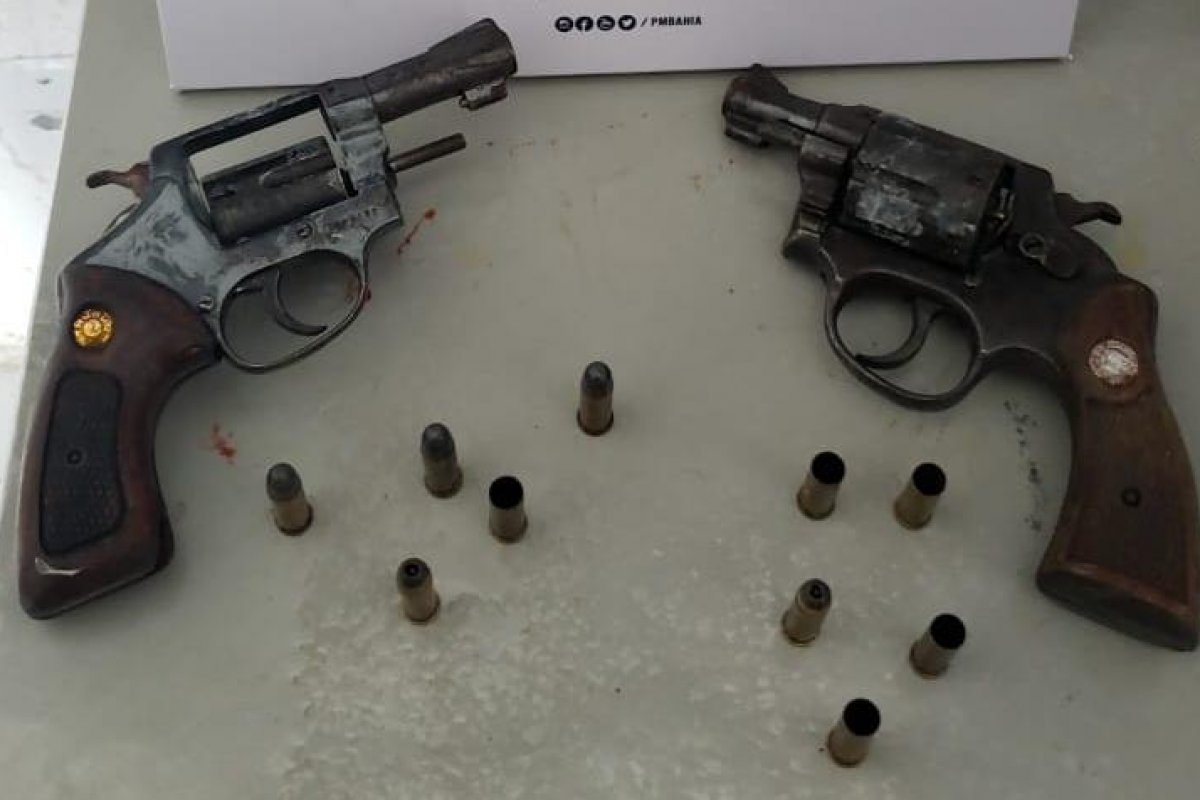 Dois homens, envolvidos com tráfico de drogas, morrem em confronto com policiais