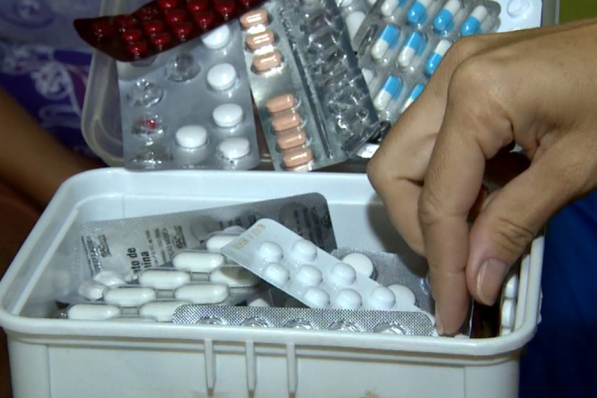Pacientes com doenças crônicas recebem medicamentos em casa 