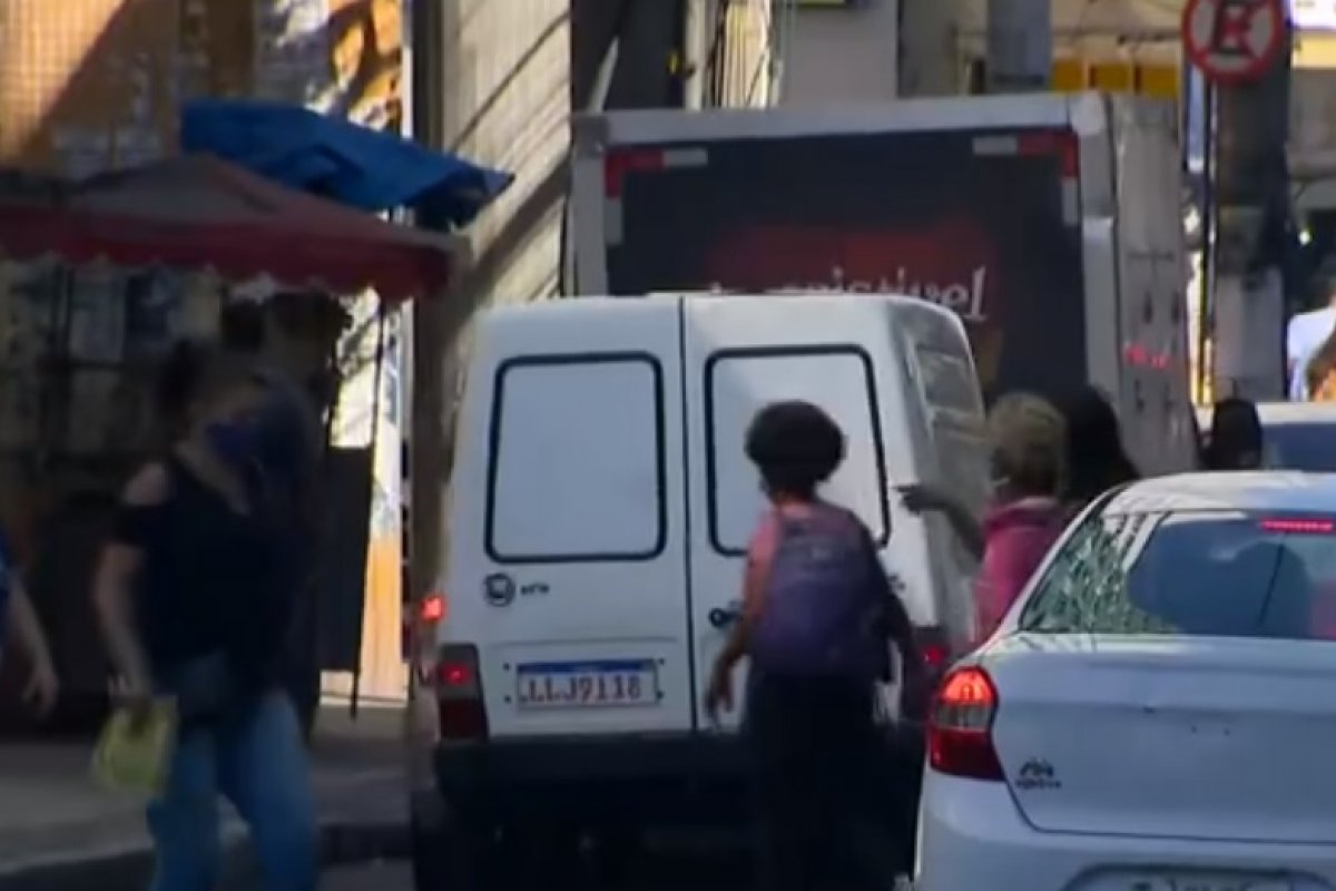 Prefeito de Caxias, no RJ, é multado em R$ 20 mil por descumprir medida para a suspensão do comércio