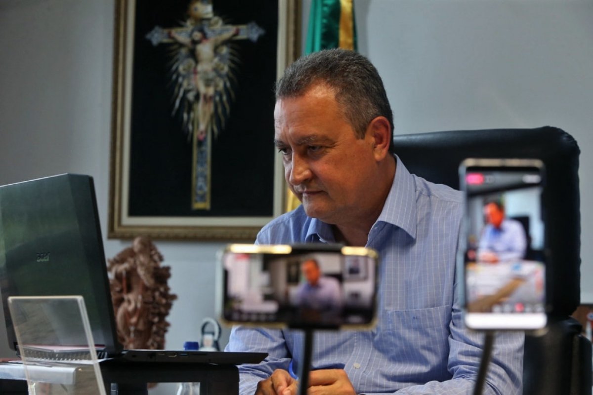 Rui Costa anuncia pagamento da 2° parcela do vale-alimentação para estudantes