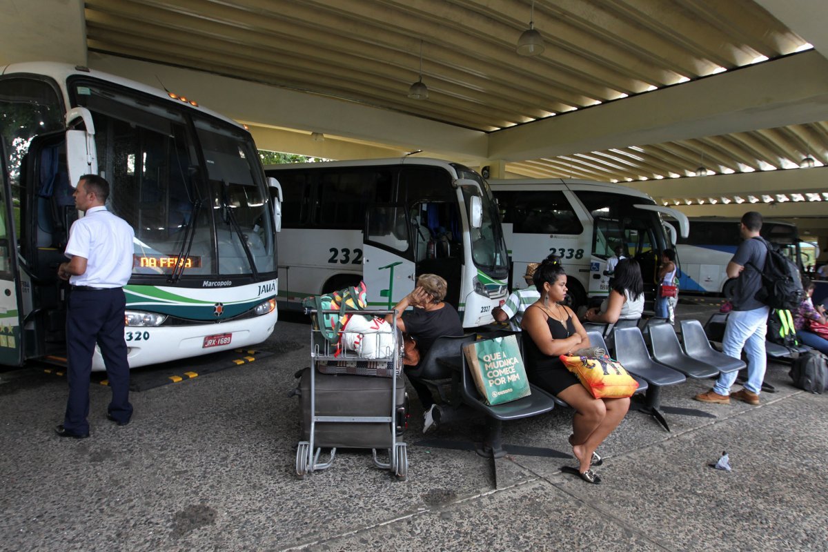 Bahia tem mais 20 municípios com transporte suspenso