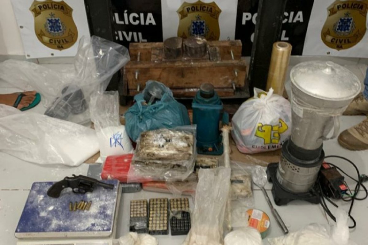 R$ 1,2 milhão em cocaína é apreendido em casa de luxo na Bahia que funcionava como laboratório
