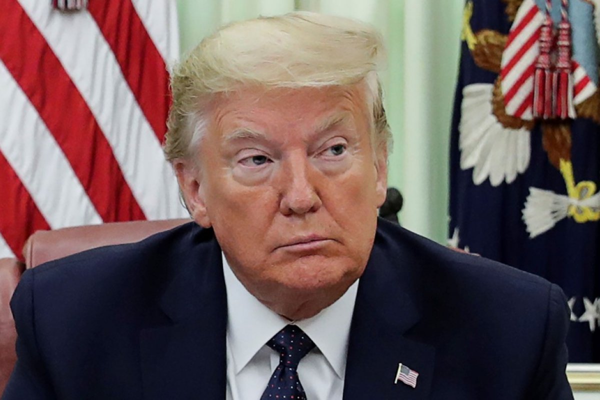 Donald Trump determina corte no repasse de verbas às redes sociais