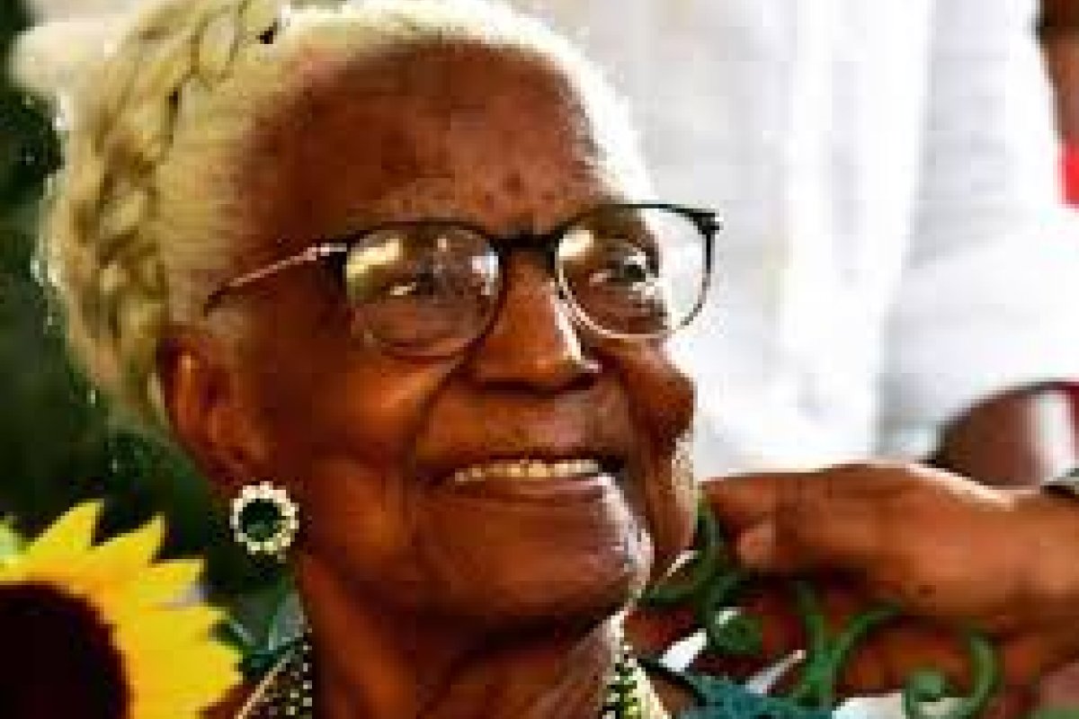 Morre Tia Maria do Jongo, uma das maiores responsáveis por manter viva a tradição do ritmo africano no Brasil.