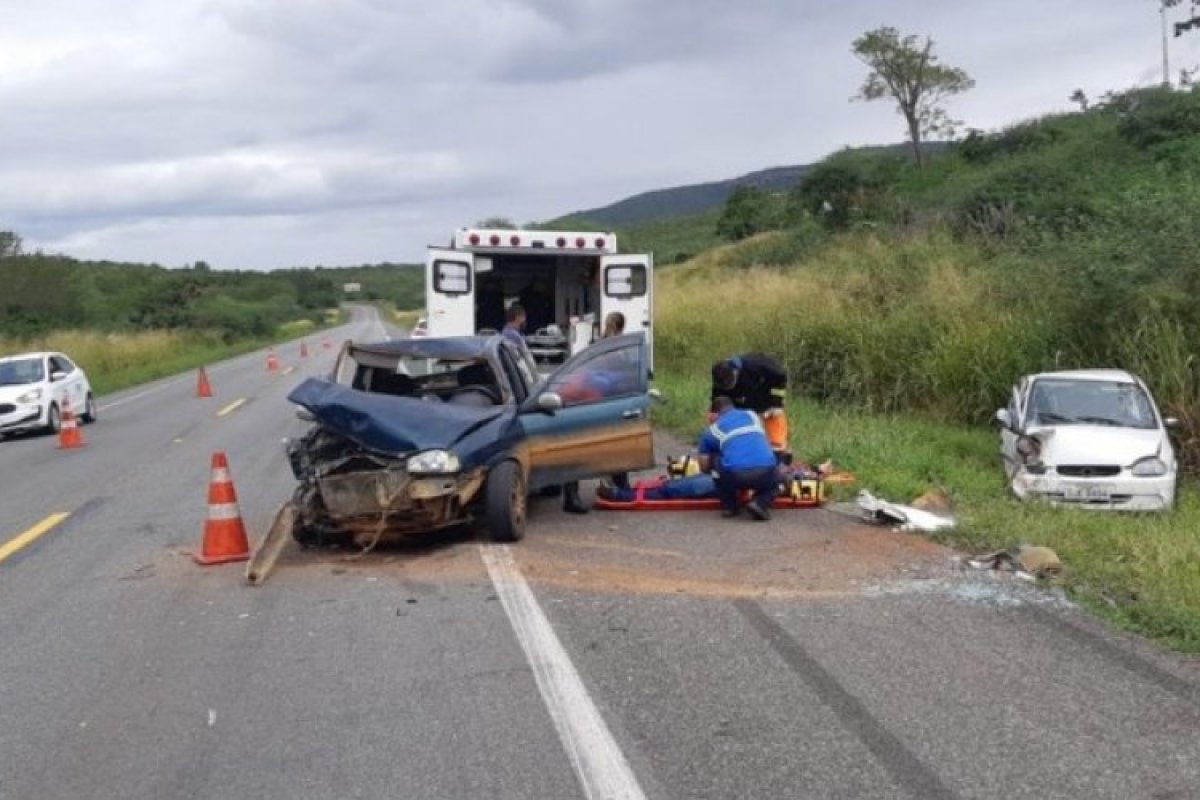 Vereador de município baiano fica ferido após acidente de carro na BR-116