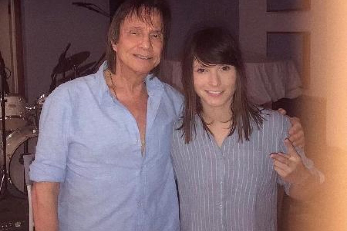 Ex-The Voice fala do suposto  affair com Roberto Carlos