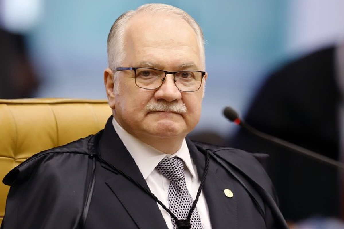 “Sair da crise não pode significar sair da democracia”, afirma Fachin