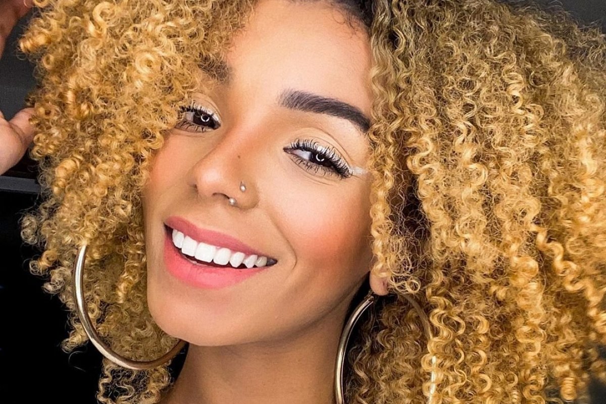 Transição capilar: A dançarina Brunna Gonçalves revela seu cabelo natural
