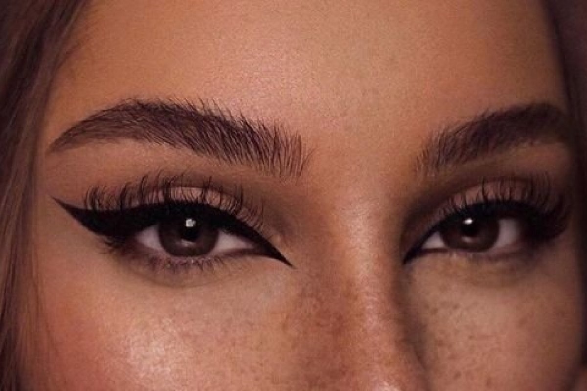 Olhos de raposa: Conheça a tendência de delineado "Foxy Eyes"
