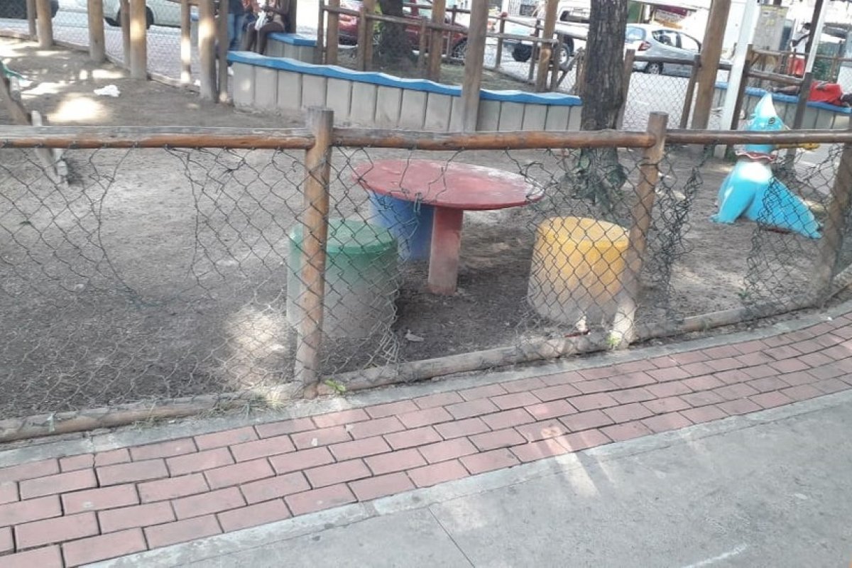 Praça é interditada após ter equipamentos vandalizados, em Salvador