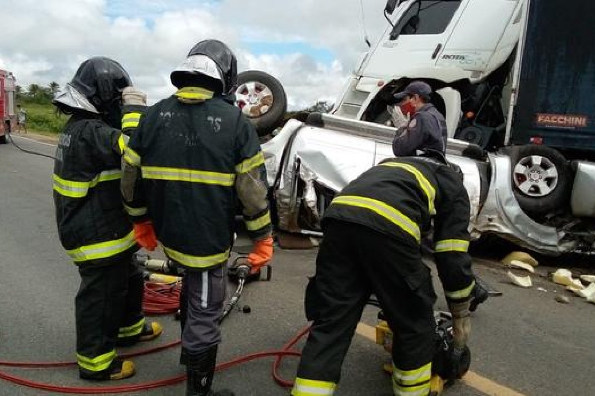 Acidente na BR 116 deixa dois mortos e um ferido