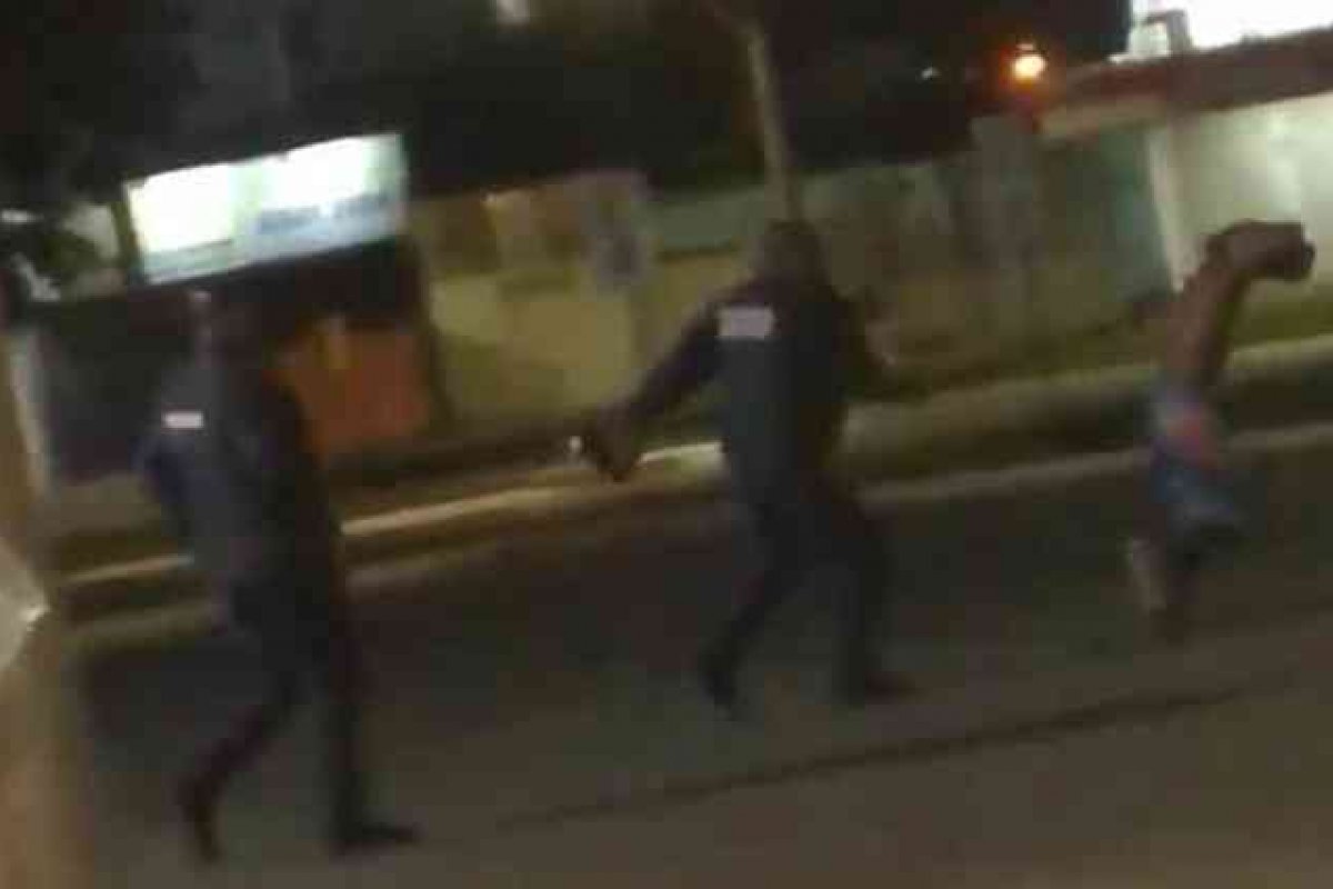 Veja vídeo: policial militar agride homem negro no DF e gera revolta