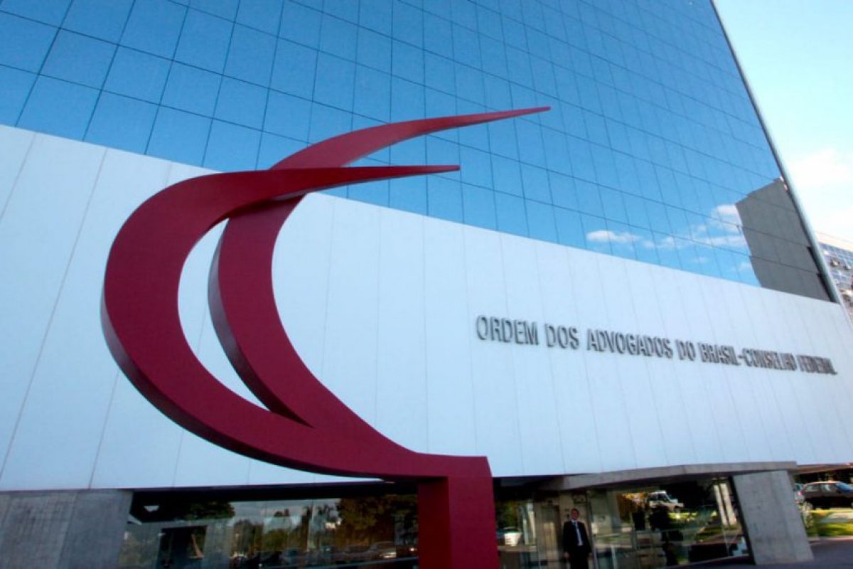 OAB repudia proposta de intervenção militar: "Não há poder moderador atribuído às Forças Armadas"
