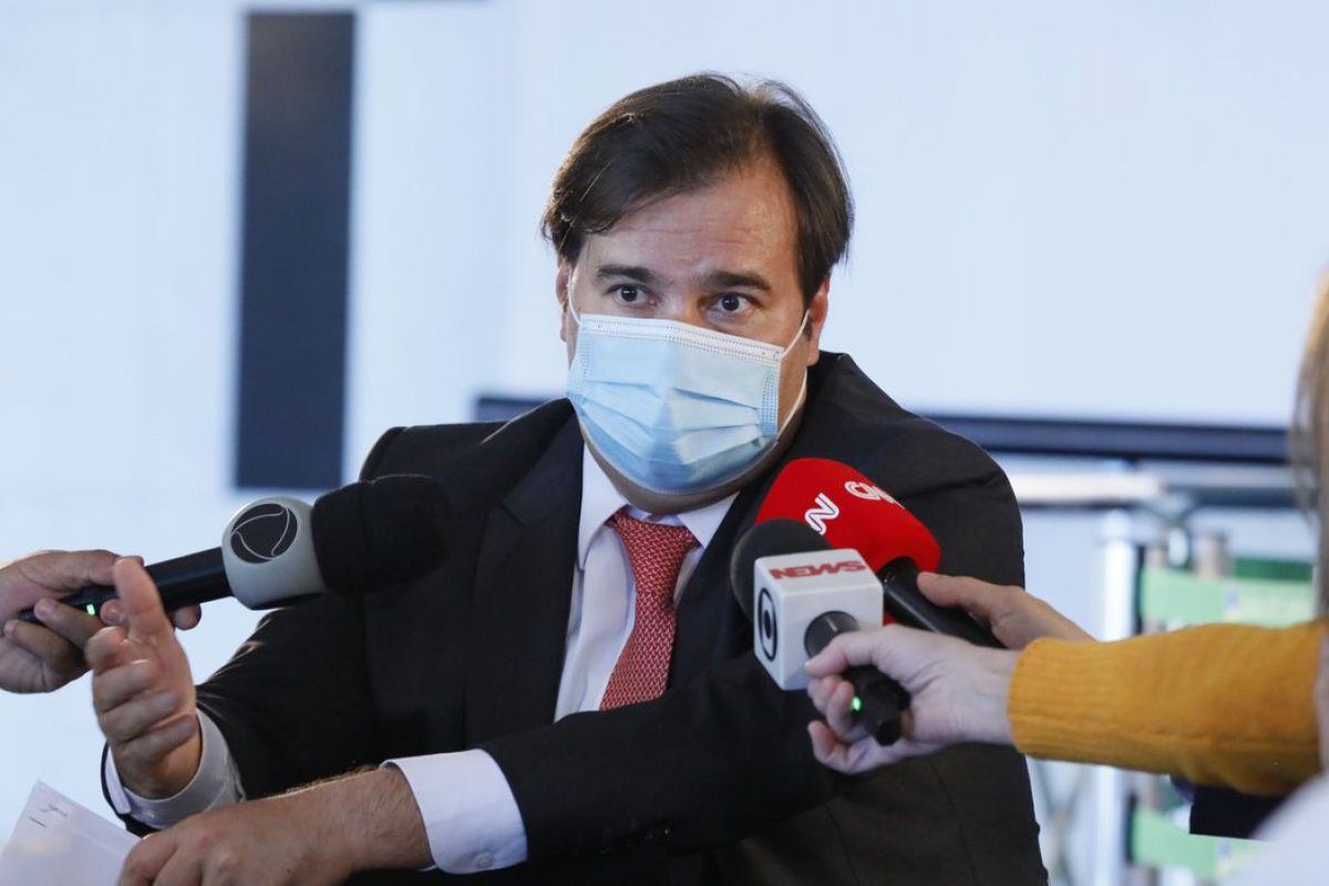 Maia afirma que vai conversar com Alcolumbre sobre acordo em PL das Fake News