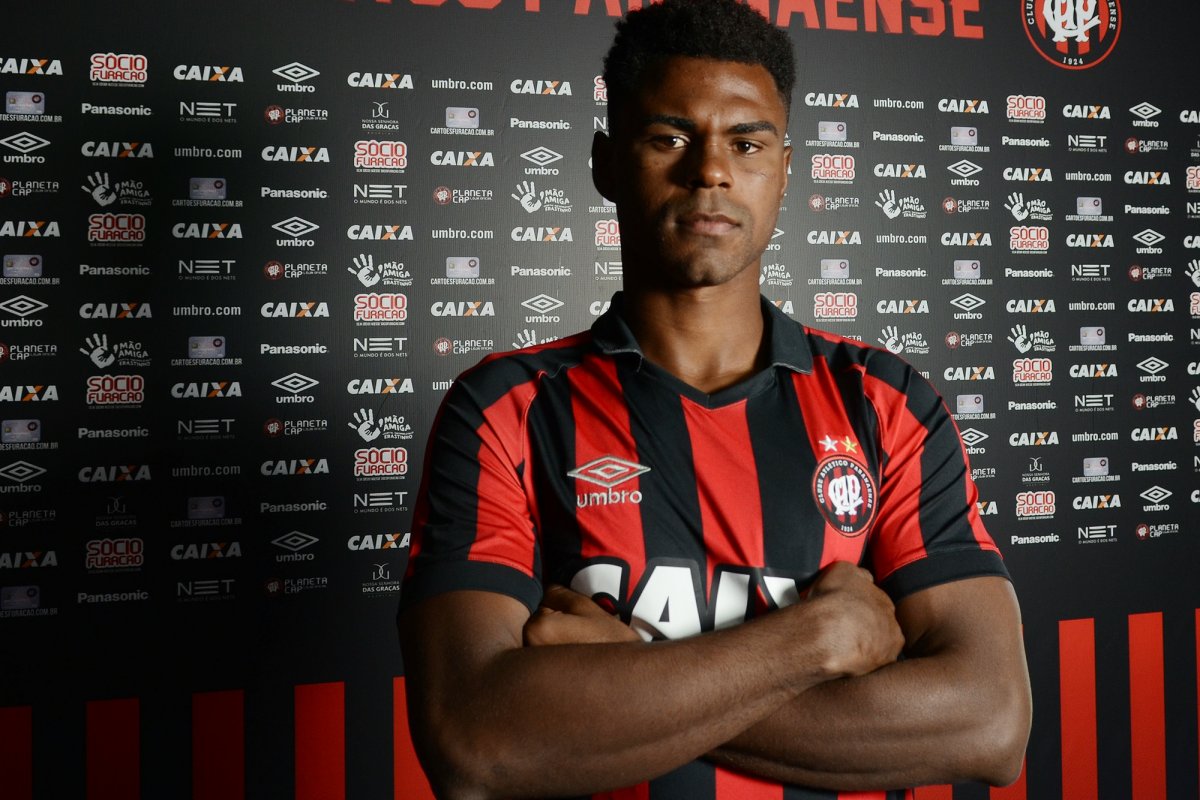 Bahia contrata zagueiro que atuava no futebol japonês