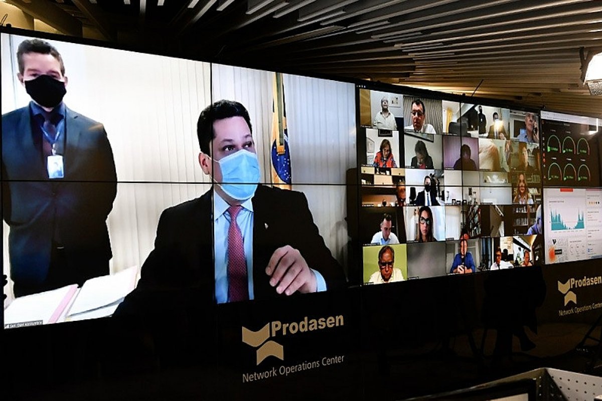 Senado adia votação sobre combate às fake news para a semana que vem