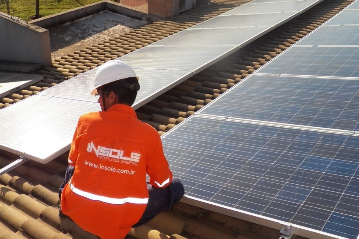 Fintech de energia solar vai pagar a conta de luz da sua empresa até o fim do ano 
