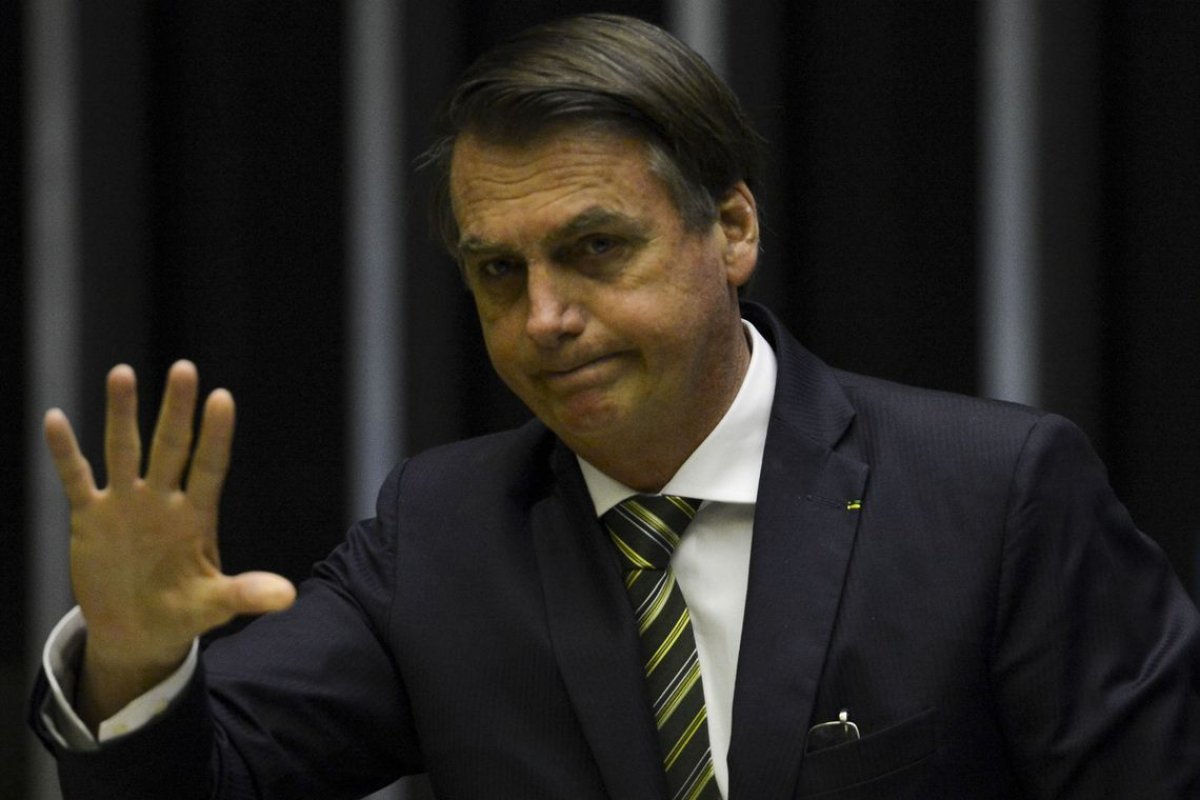 Bolsonaro veta R$ 8,6 bilhões que seriam usados no combate à Covid-19