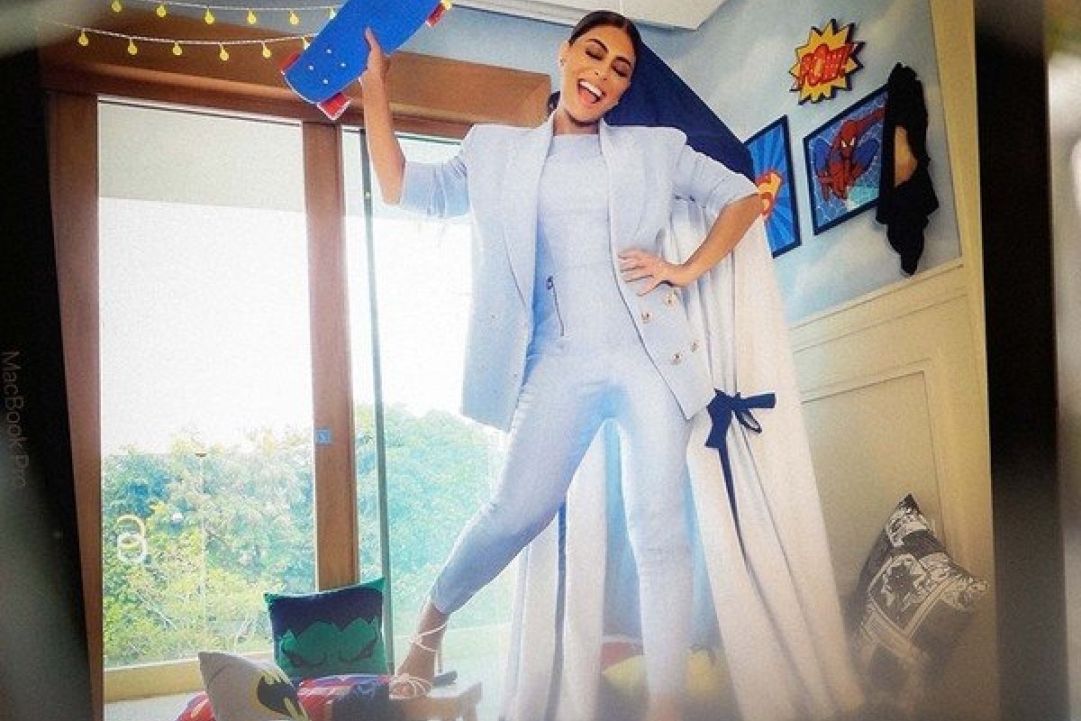 Juliana Paes posa para campanha de moda à distância