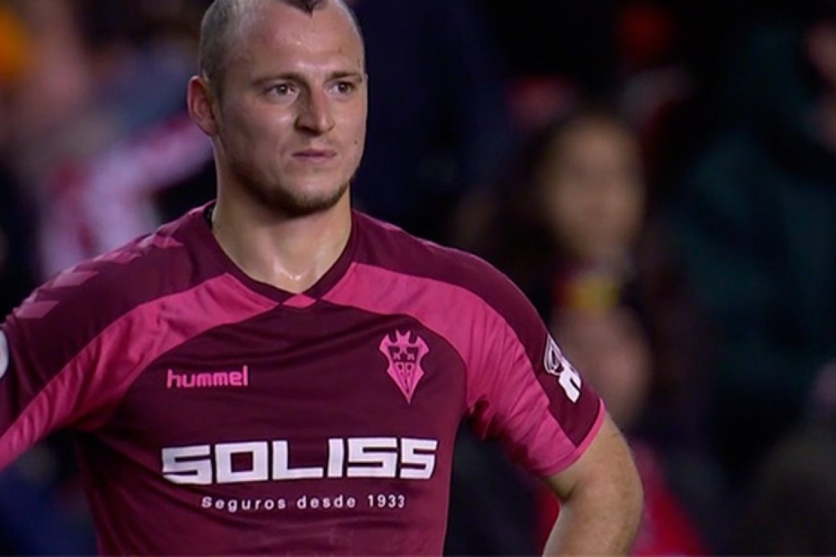 Primeiro jogo a retornar na Espanha será disputado apenas no segundo tempo