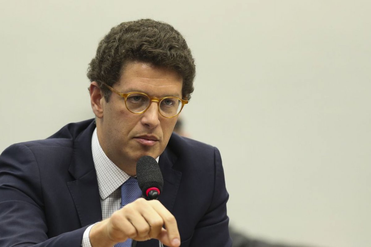 Ministro revoga ato que permitia cancelamento de infrações ambientais