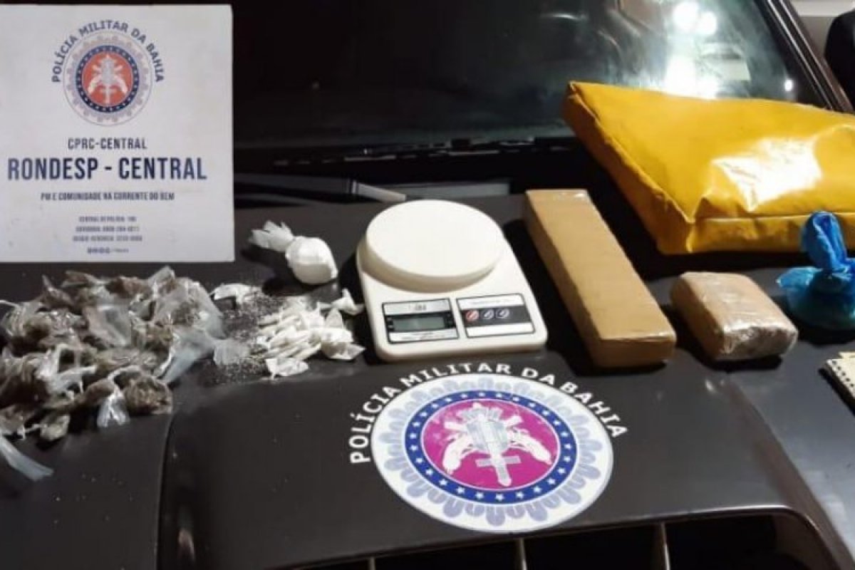 Mulher é flagrada com maconha próxima à Rodoviária de Salvador