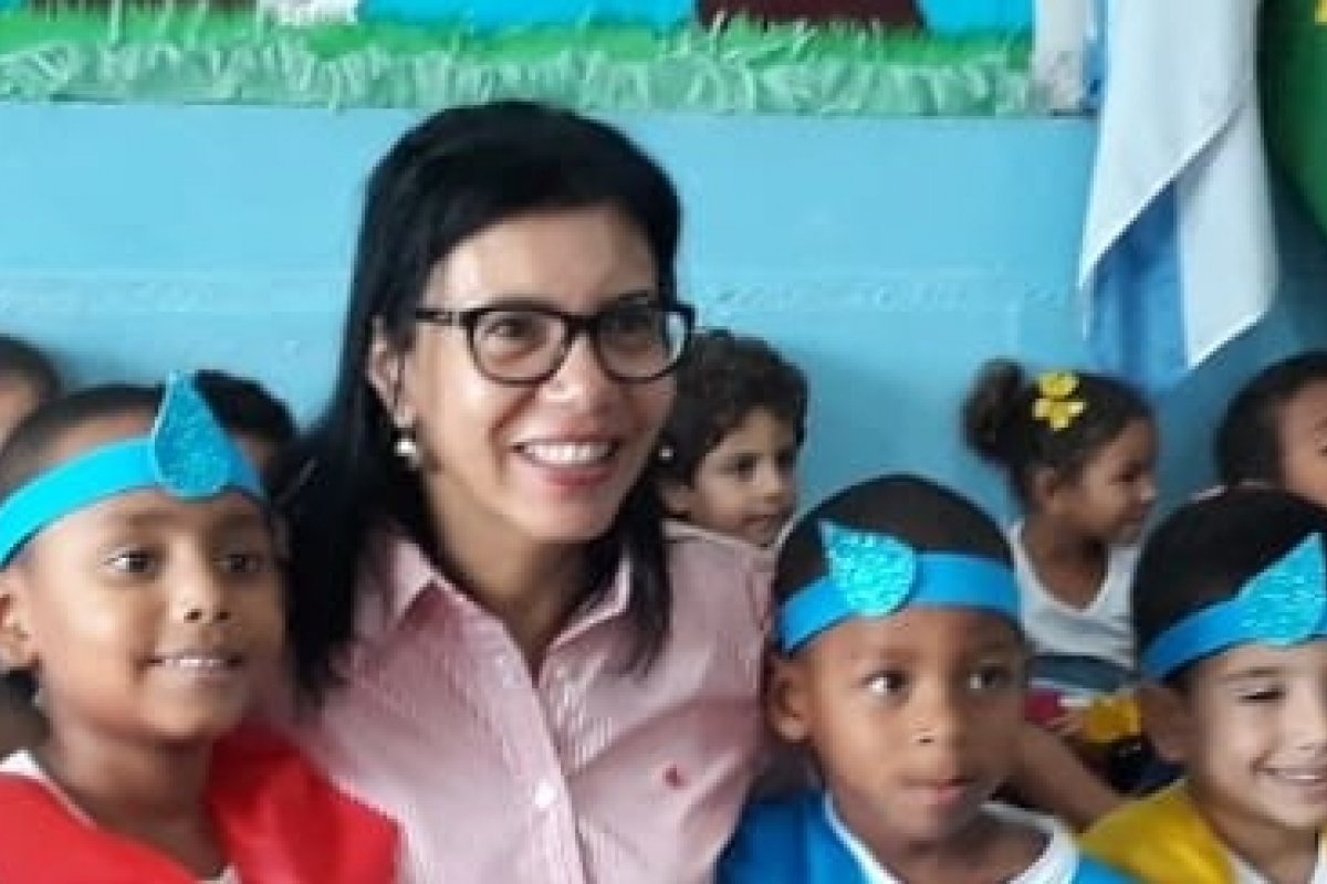 Escritora lança livros que alertam para problemas atuais, como extinção de espécies e alimentação saudável