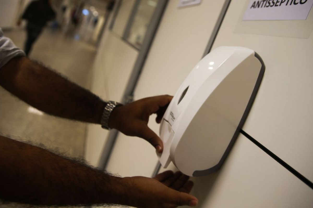 Estações de trem do RJ registram 47 furtos de álcool em gel em apenas um mês