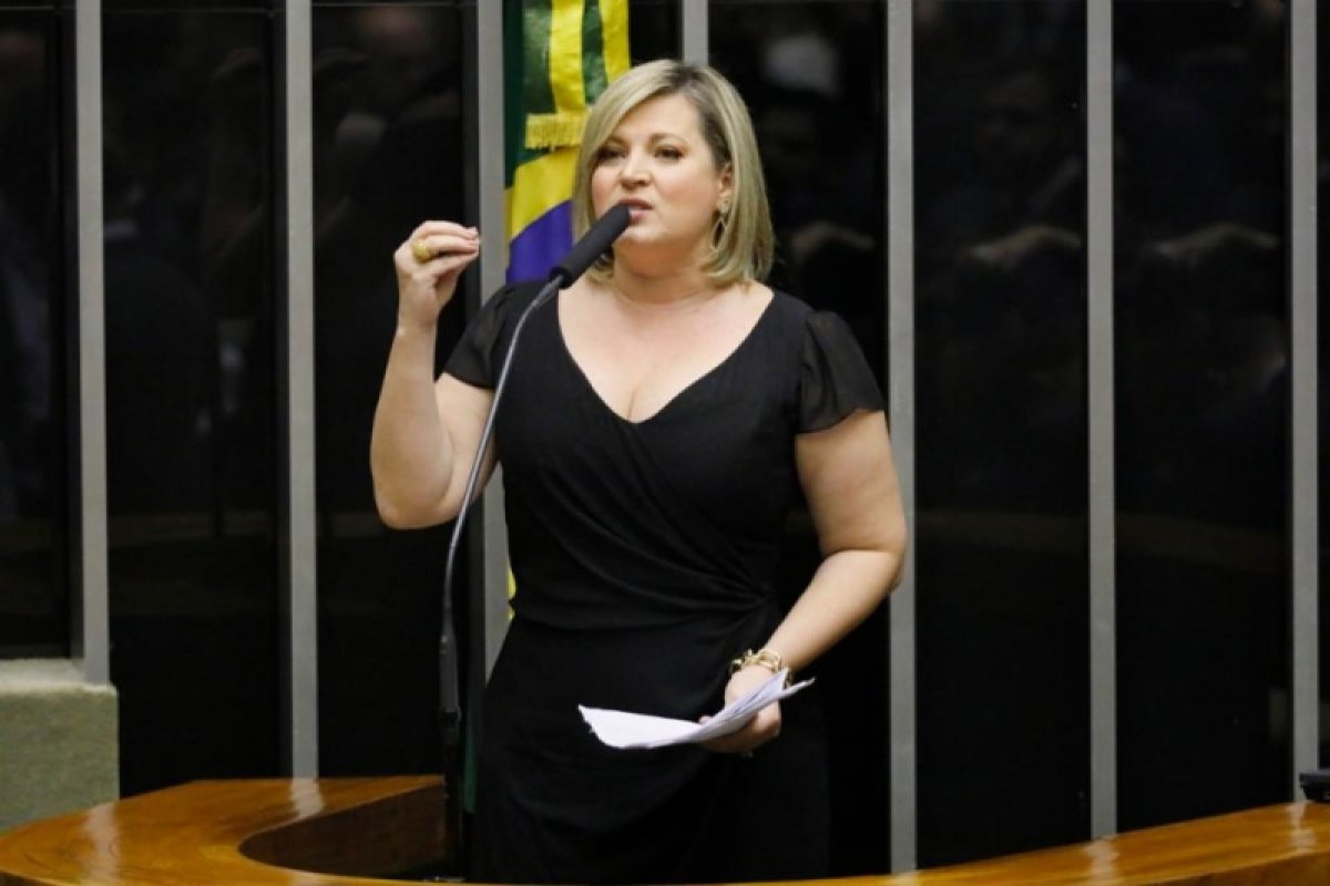 Joice Hasselmann anuncia saída da liderança do PSL na Câmara